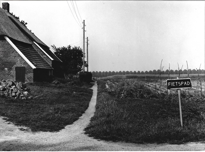 Fietspad Steenderen-Covik bij IJzendoorn ca 1970